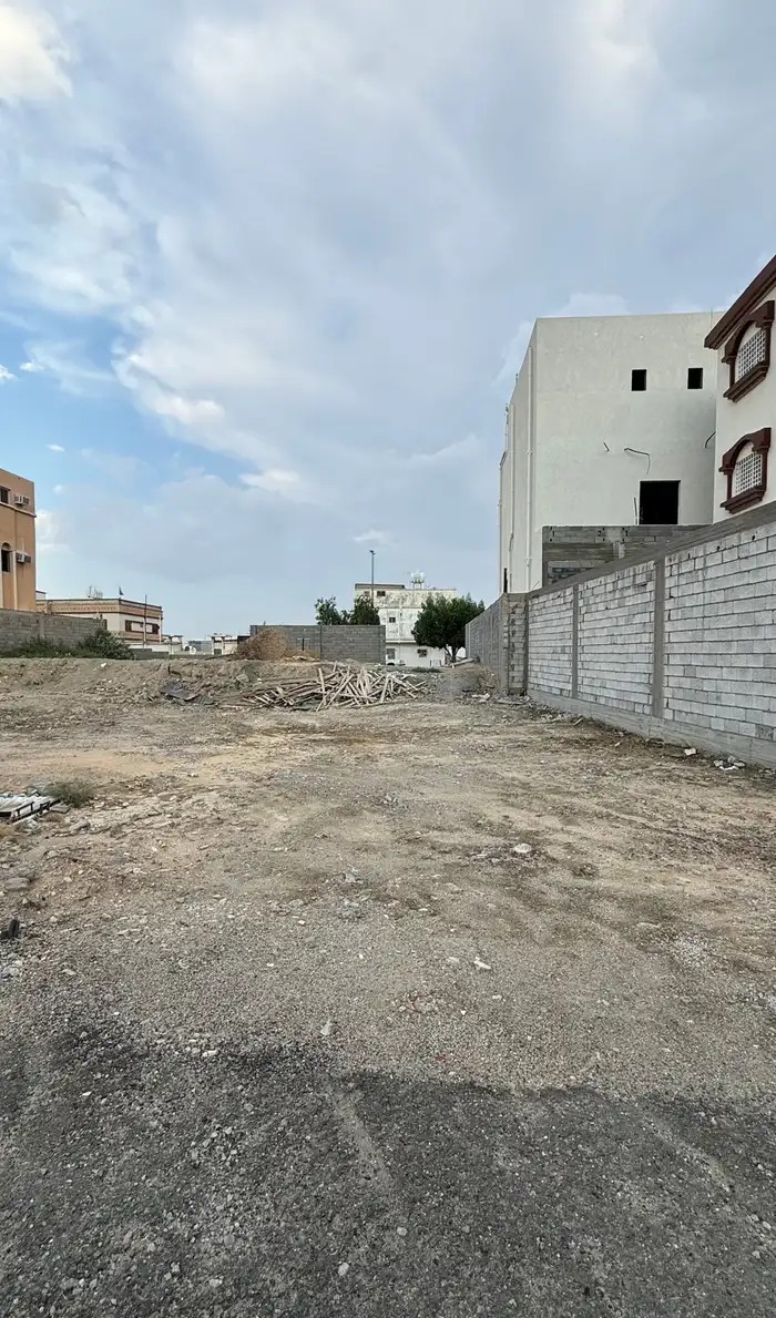 أرض طريق المطار ظهيره التجاري (خلف محطة ادريس )