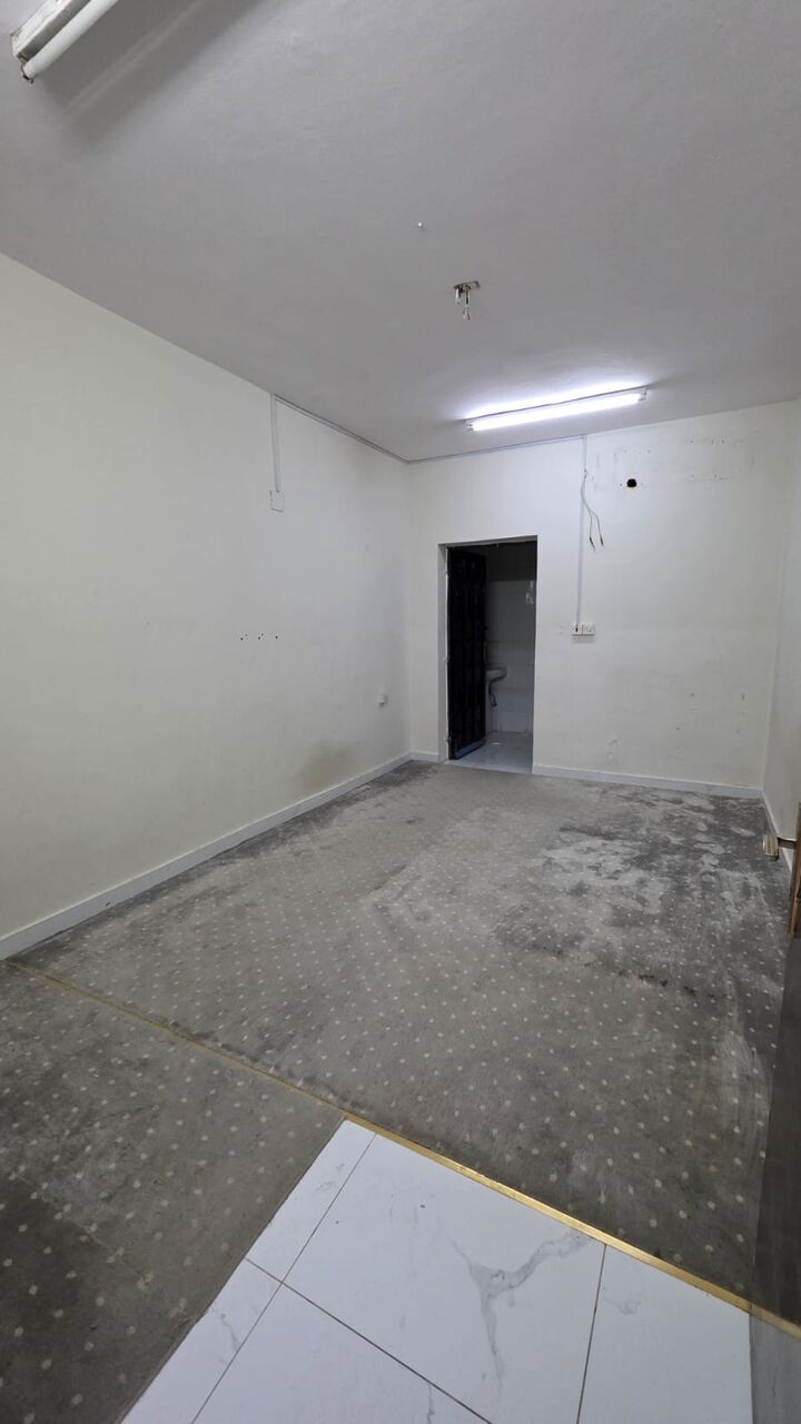 GROUND FLOOR STUDIO APARTMENT AVAILABLE IN FAMILY VILLA