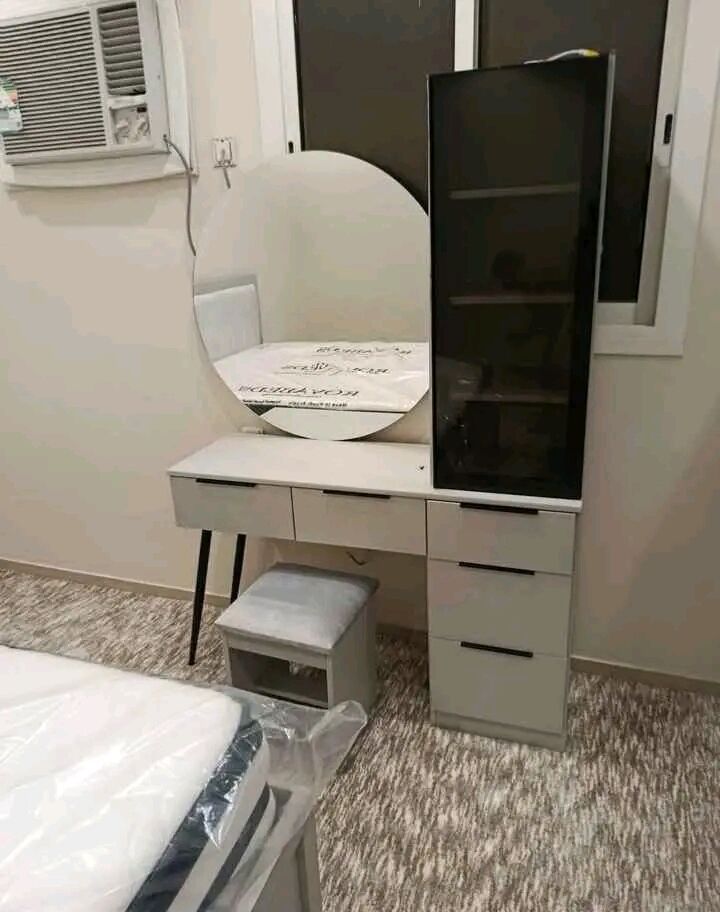 SAR 1, New Stylish And Classic Dressing Table