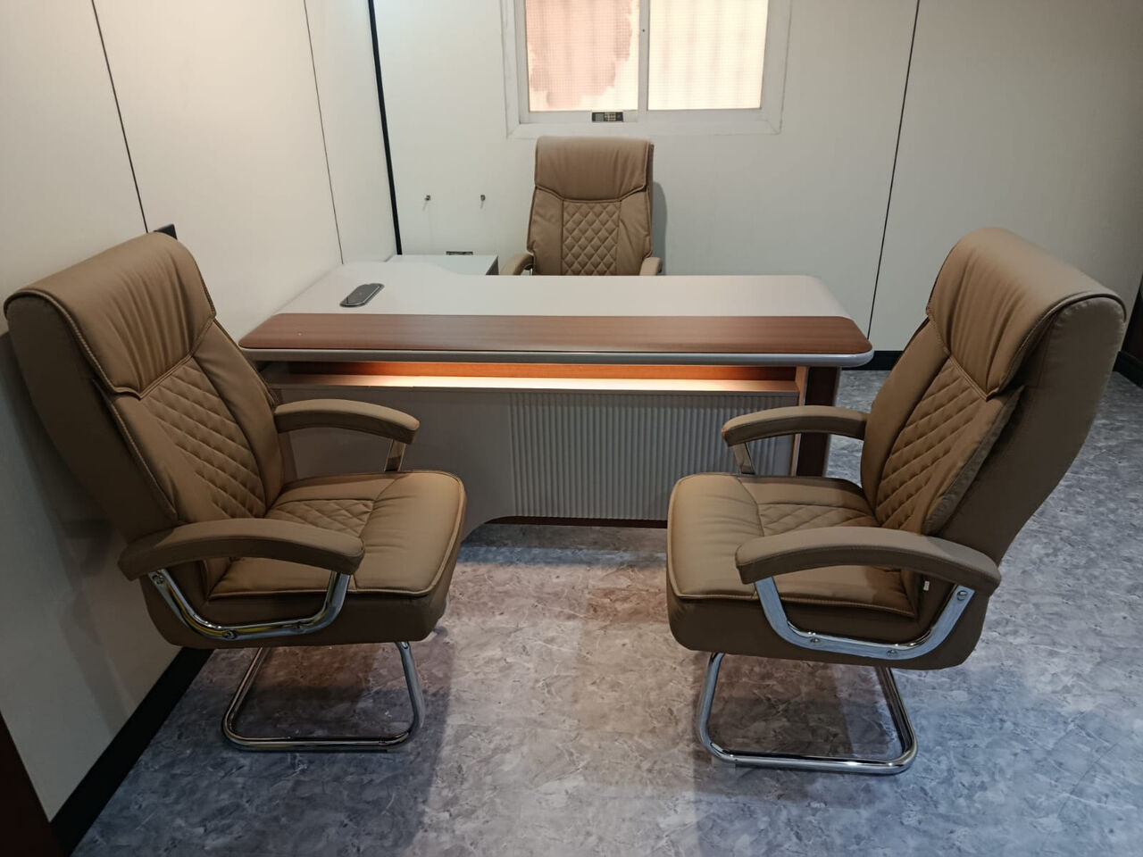 SAR 1, OFFICE FURNITURE ITEMS IN LOW in Jeddah