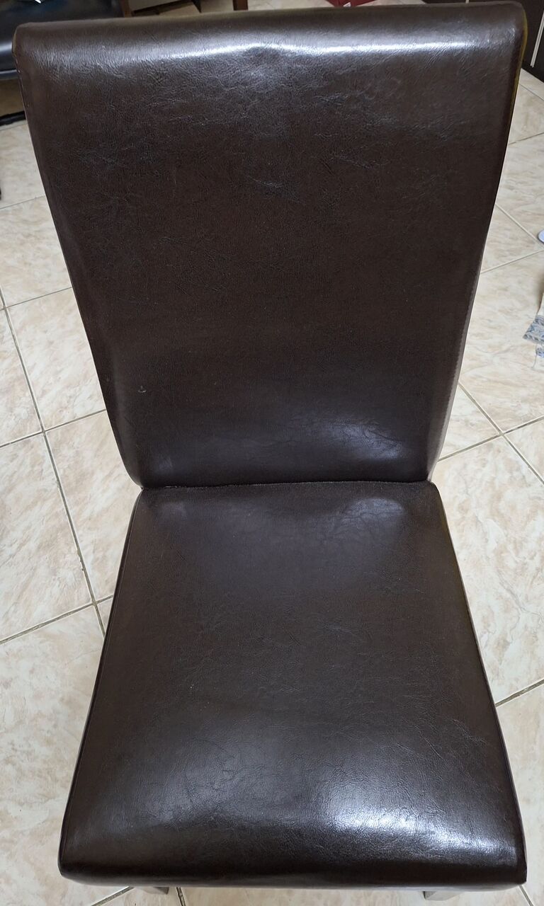 SAR 100, Chairs