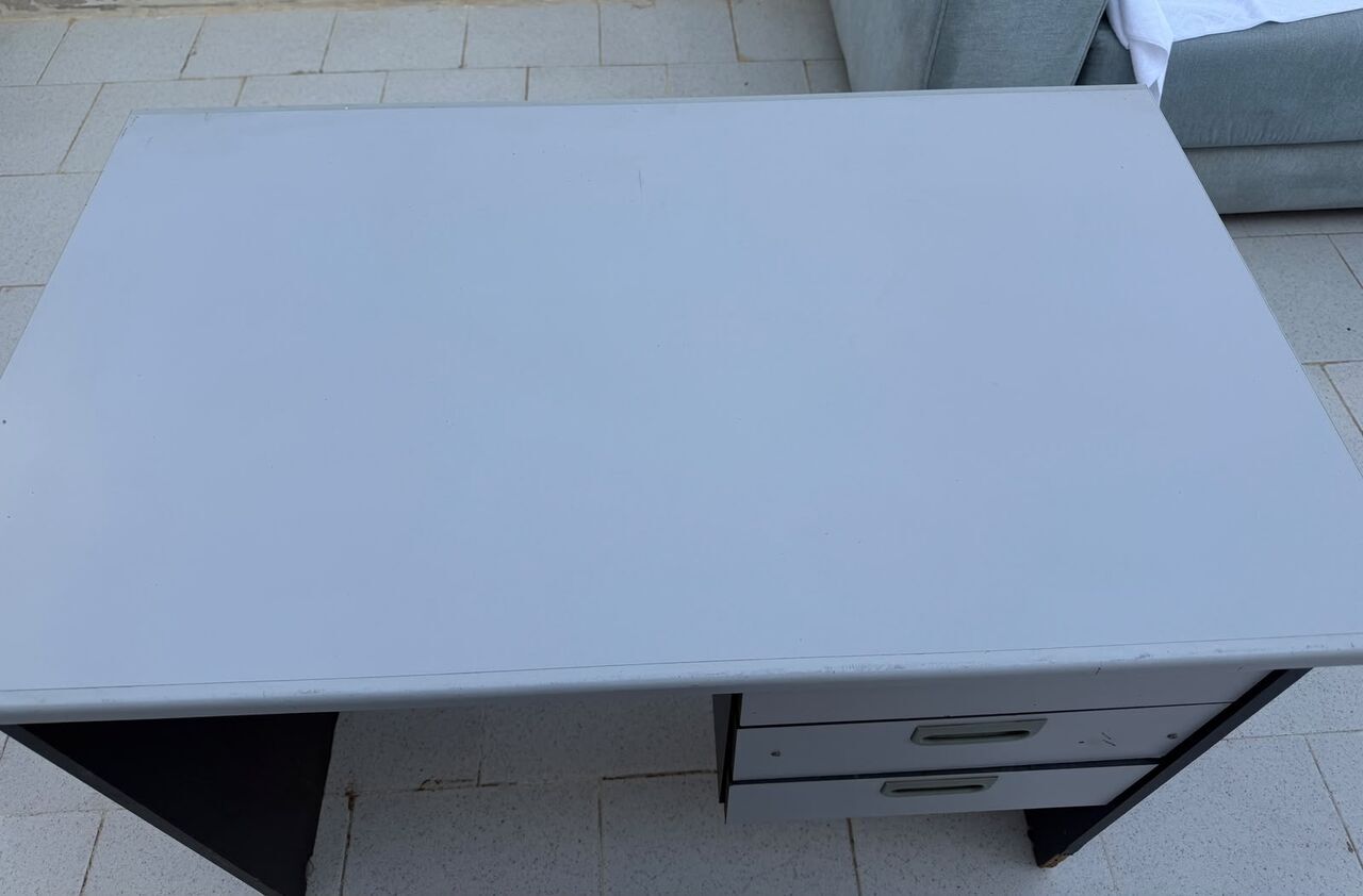 SAR 100, Study Table