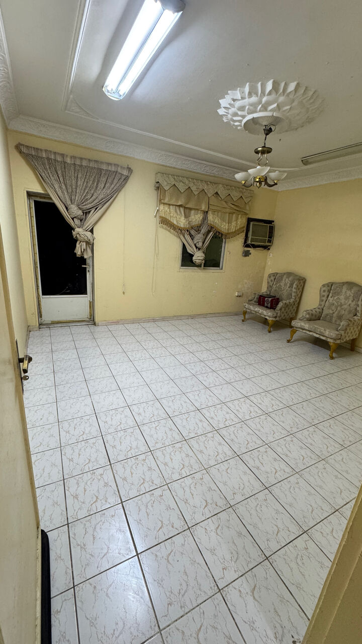 SAR 1000/month, Room For Rent