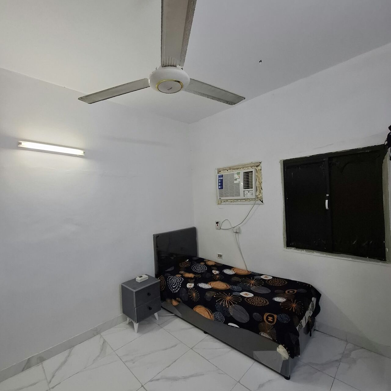SAR 1000/month, 1 BR, Room- in Jeddah