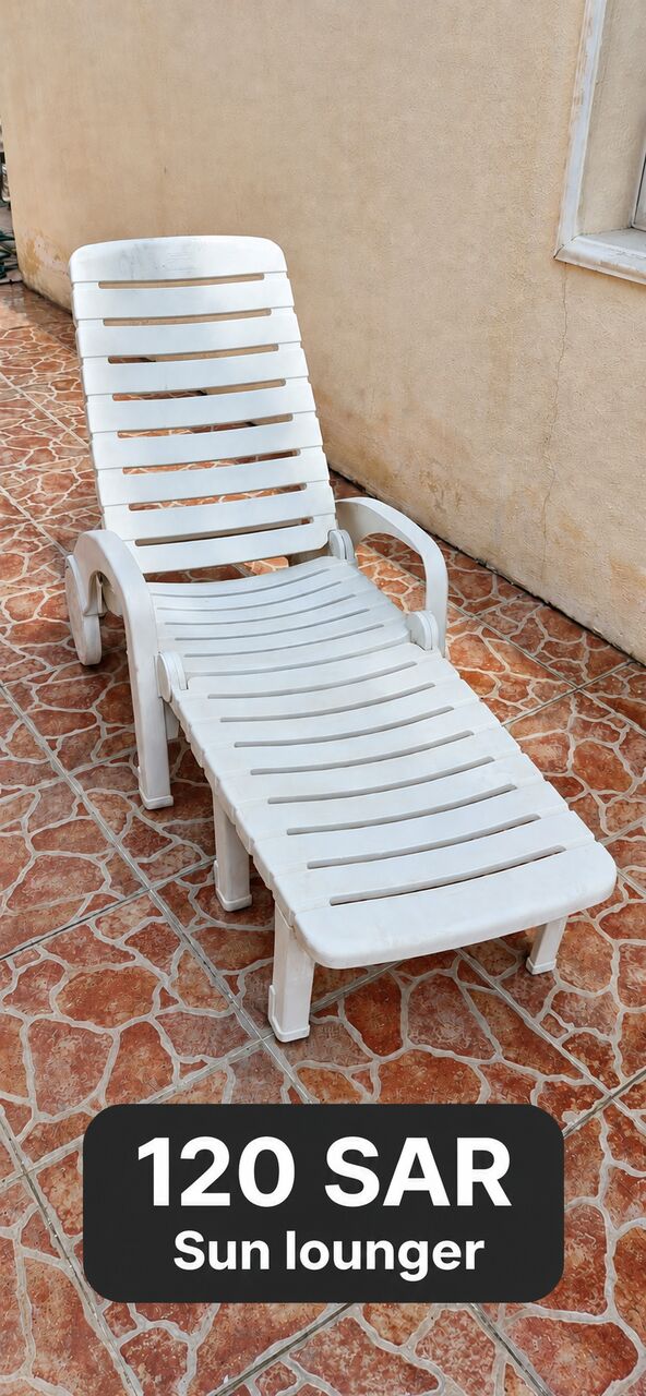 SAR 120, White Sun Lounger- SAR in Jeddah