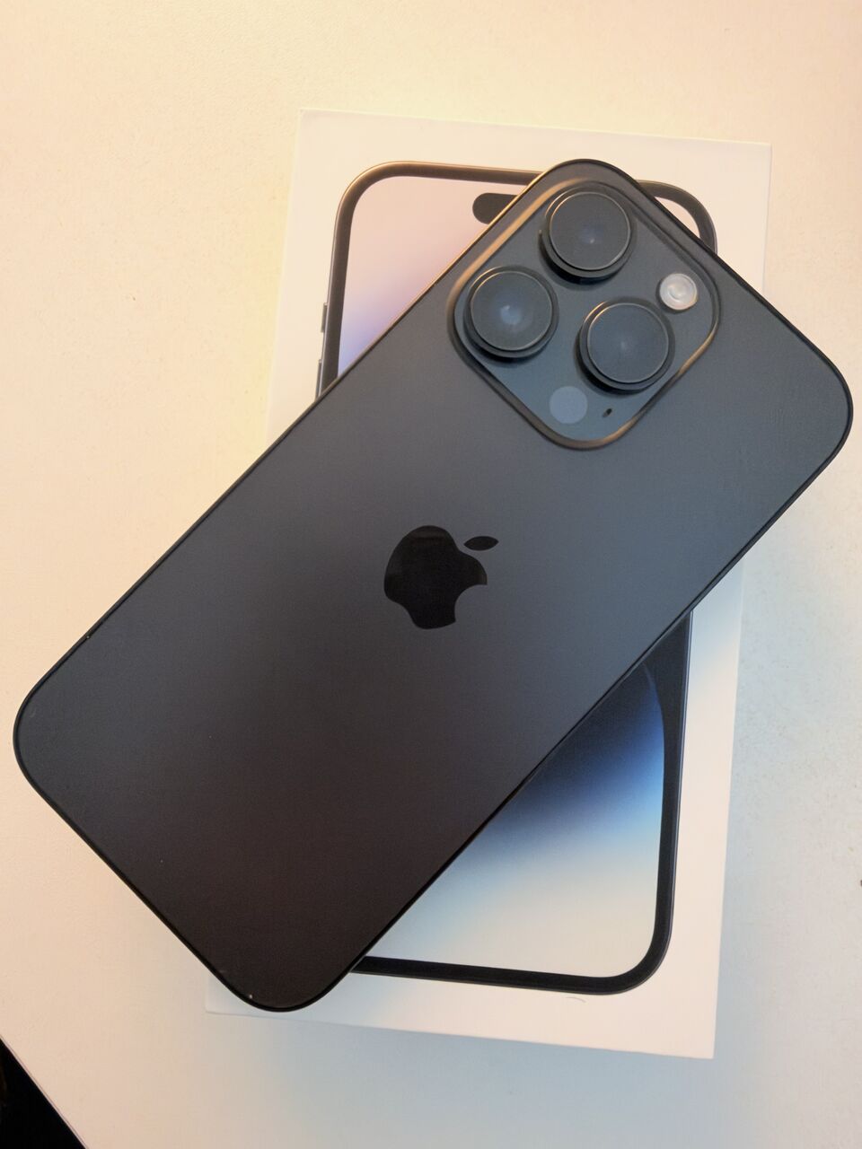 SAR 1600, Apple Iphone 14 Pro 128gb