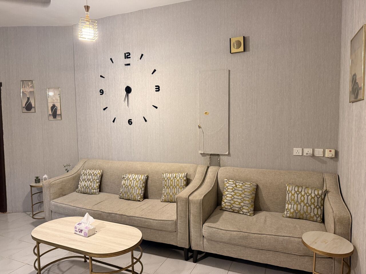 SAR 1600, Sofa Set & Tables Hitachi in Jeddah