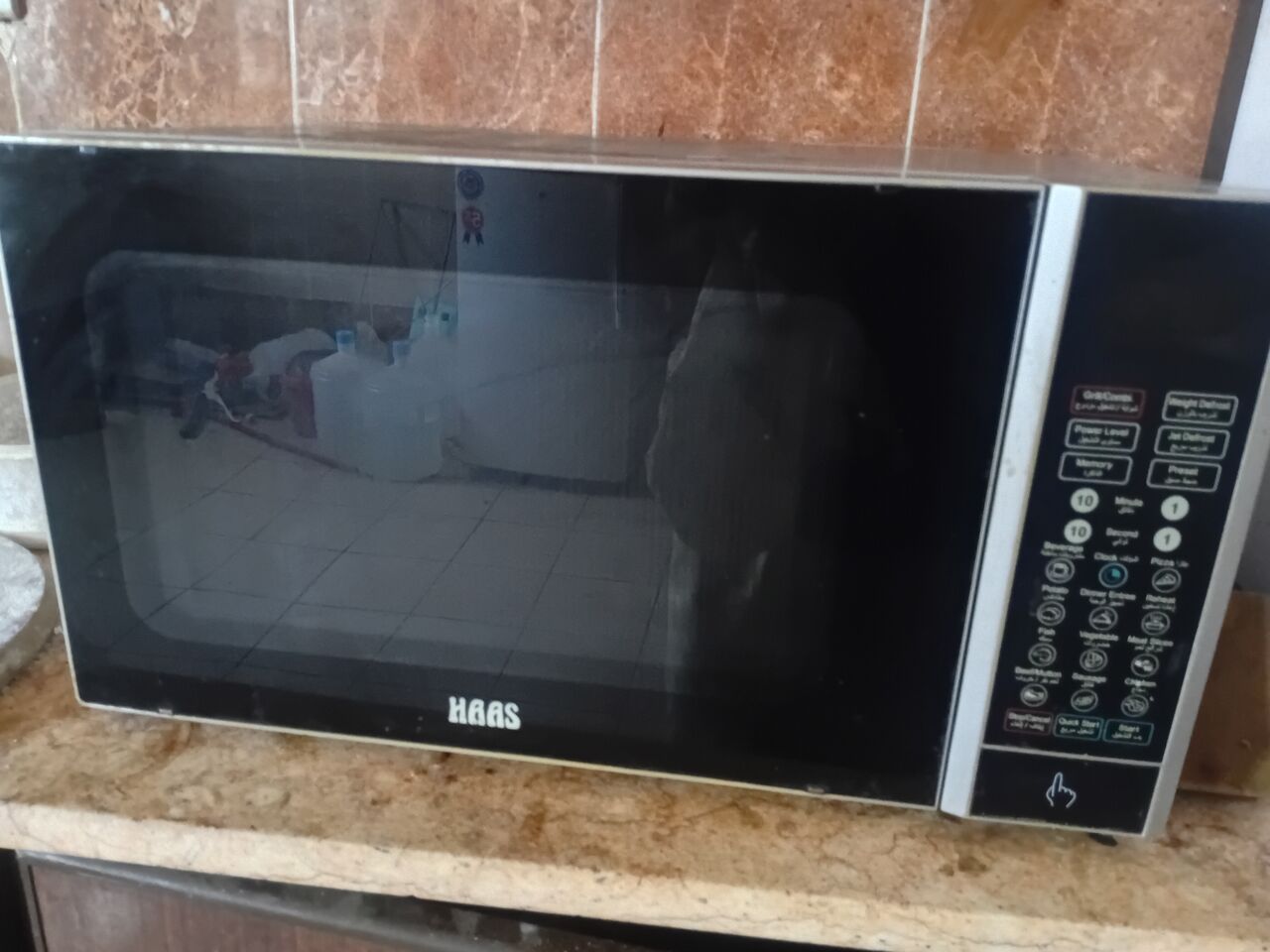 SAR 190, Big Microwave Oven In Excellent in Mecca