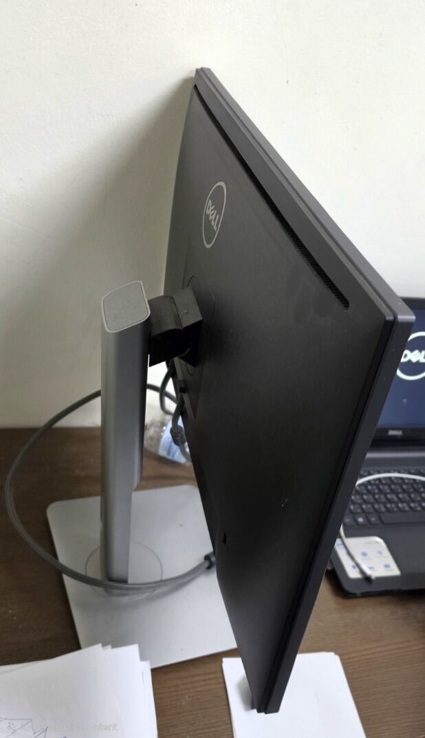 SAR 200, 24" Dell Monitor