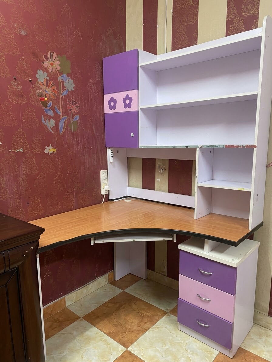 SAR 200, Girls Study Computer Table. in Jeddah