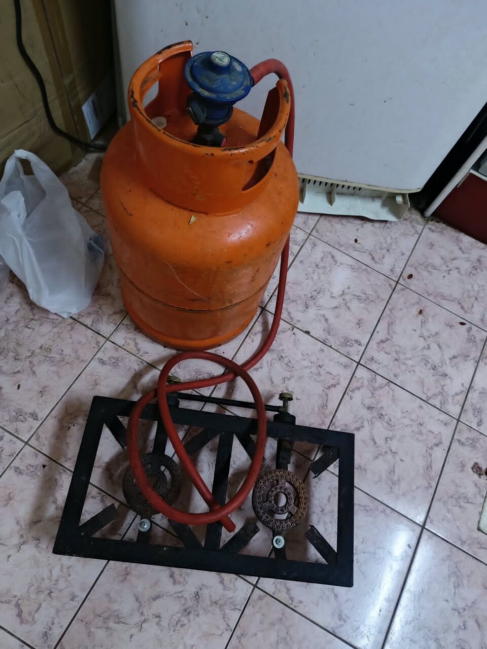 SAR 200, Stove, Regulator And Gas Cylinder