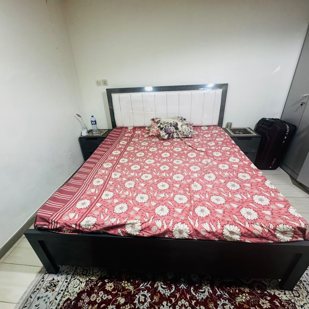 SAR 2000, Queen Bed Set With Large in Dammam