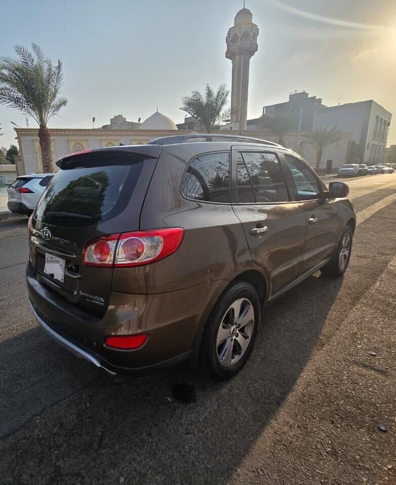 SAR 23000, Hyundai Santa Fe, 2012, in Mecca