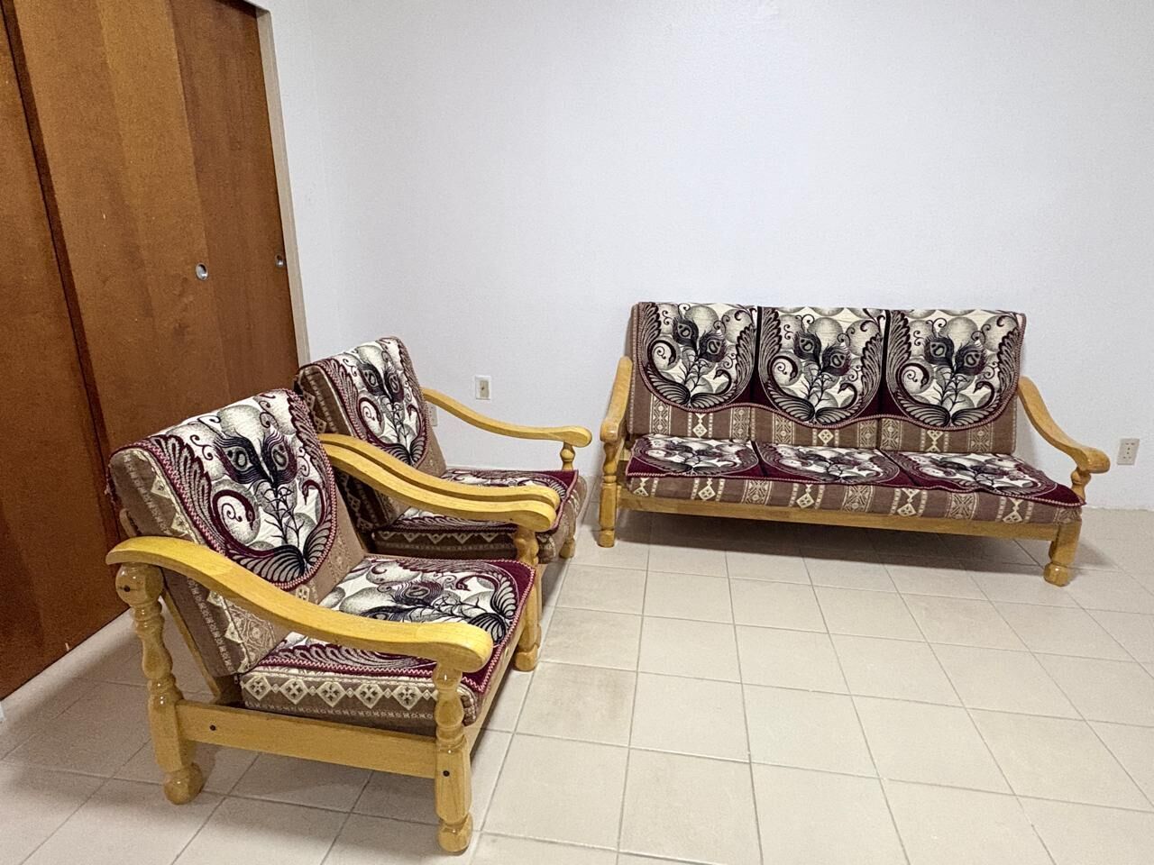 SAR 250, Very Neat Sofa 5 Seater