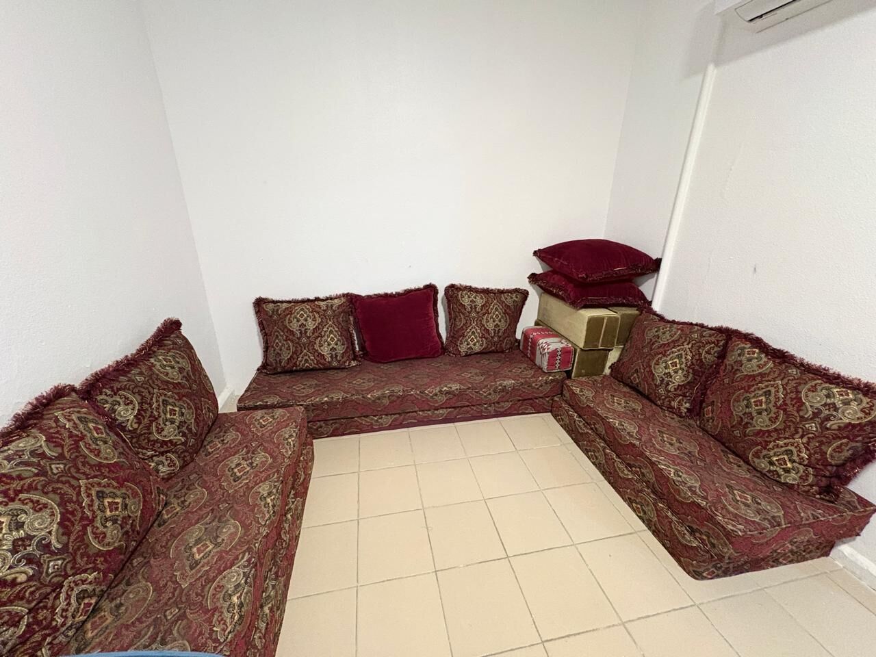 SAR 350, 14 Seater Majlis Very Good & Neat