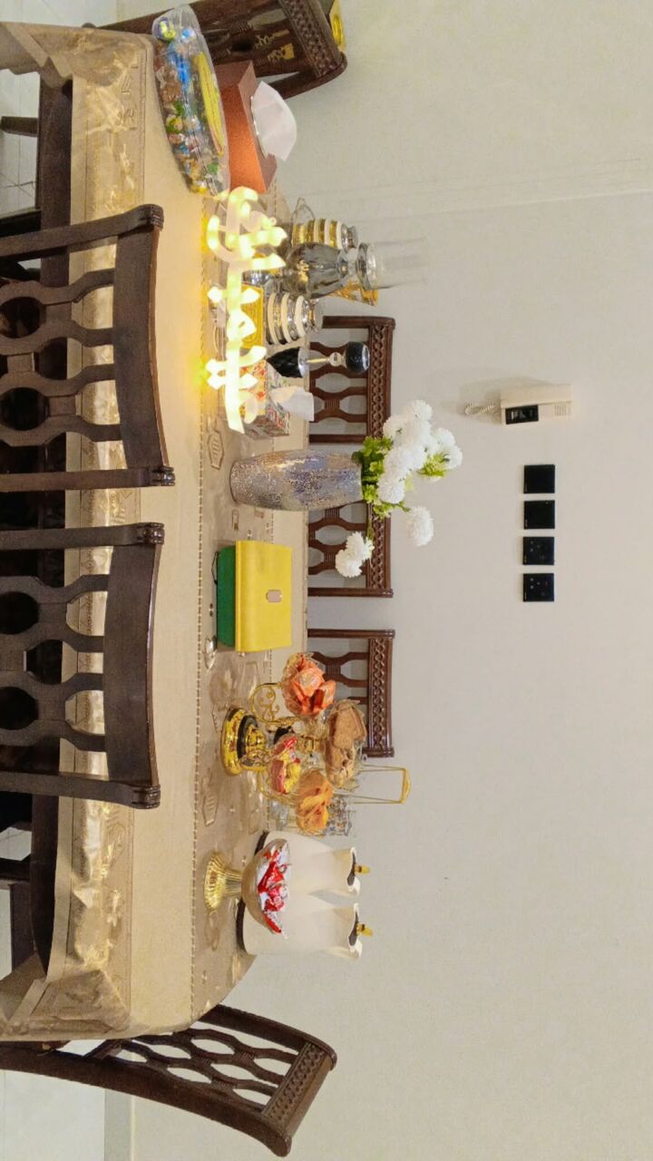 SAR 350, Dining Table