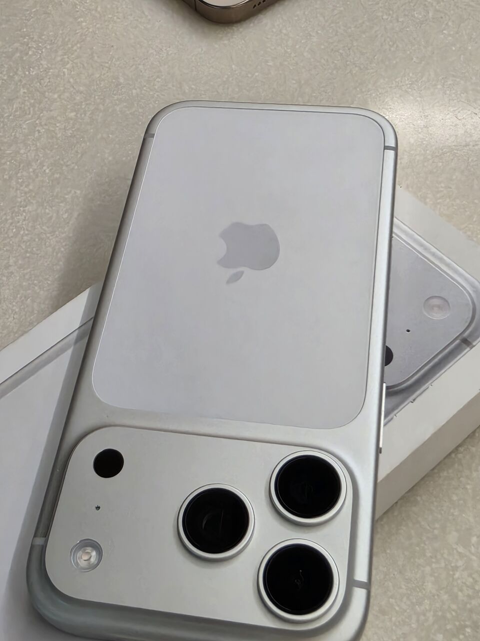 SAR 3900, IPhone 17 Pro