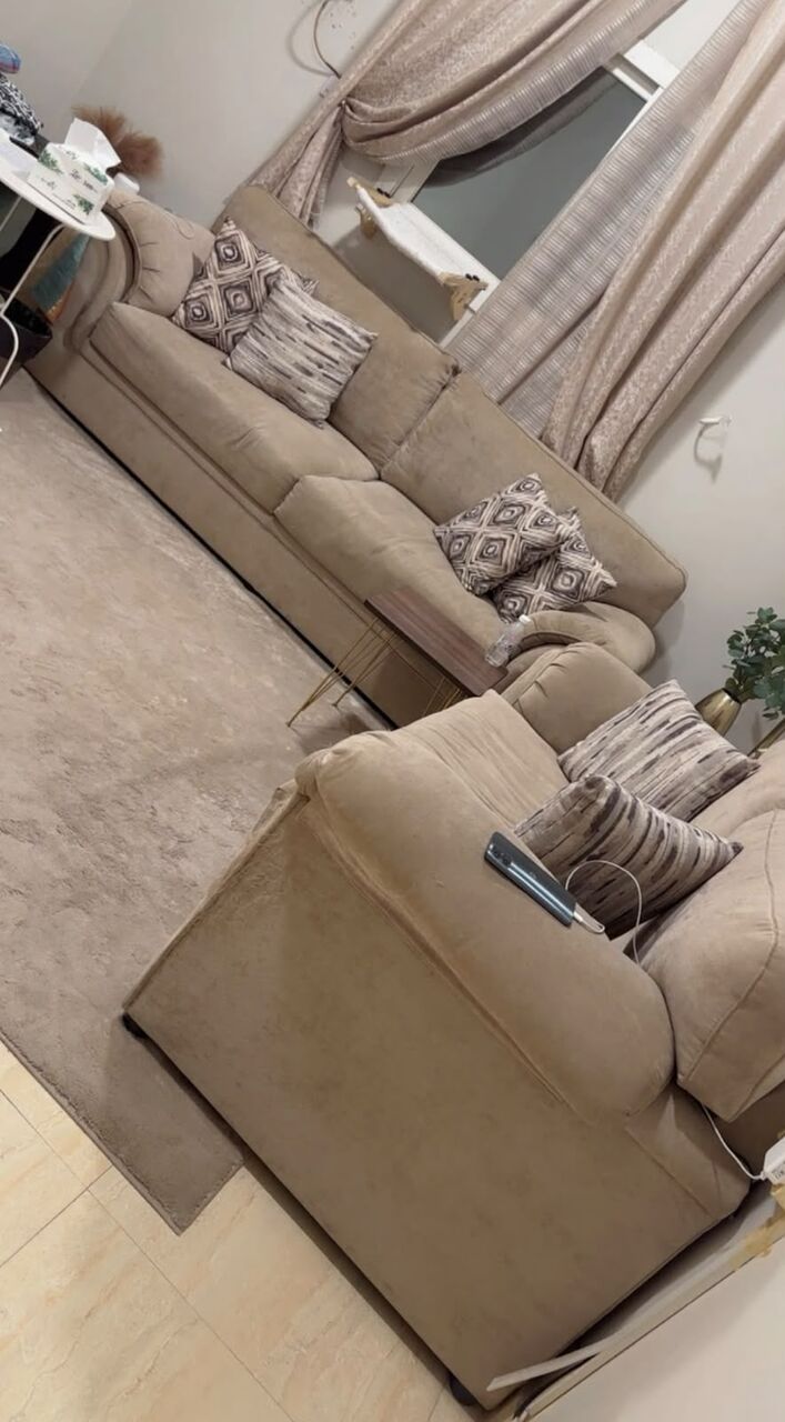 SAR 400, 6 Seater Sofa Set In Naseem.056 702 5138