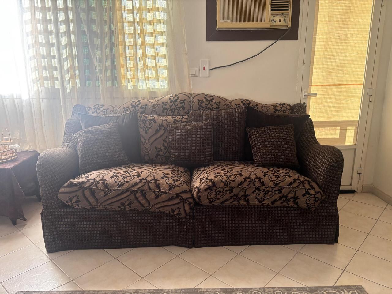 SAR 400, 7 Seater Sofa Set + Carpet