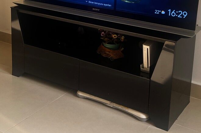 SAR 400, TV Stand / Entertainment Unit- in Mecca