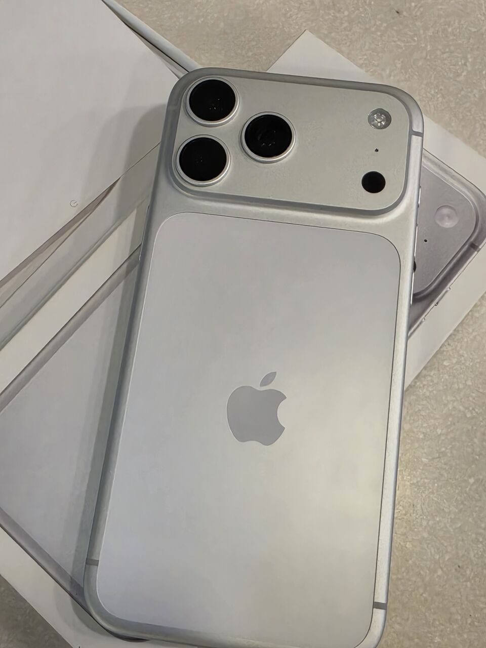 SAR 4200, IPhone 17 Pro Max