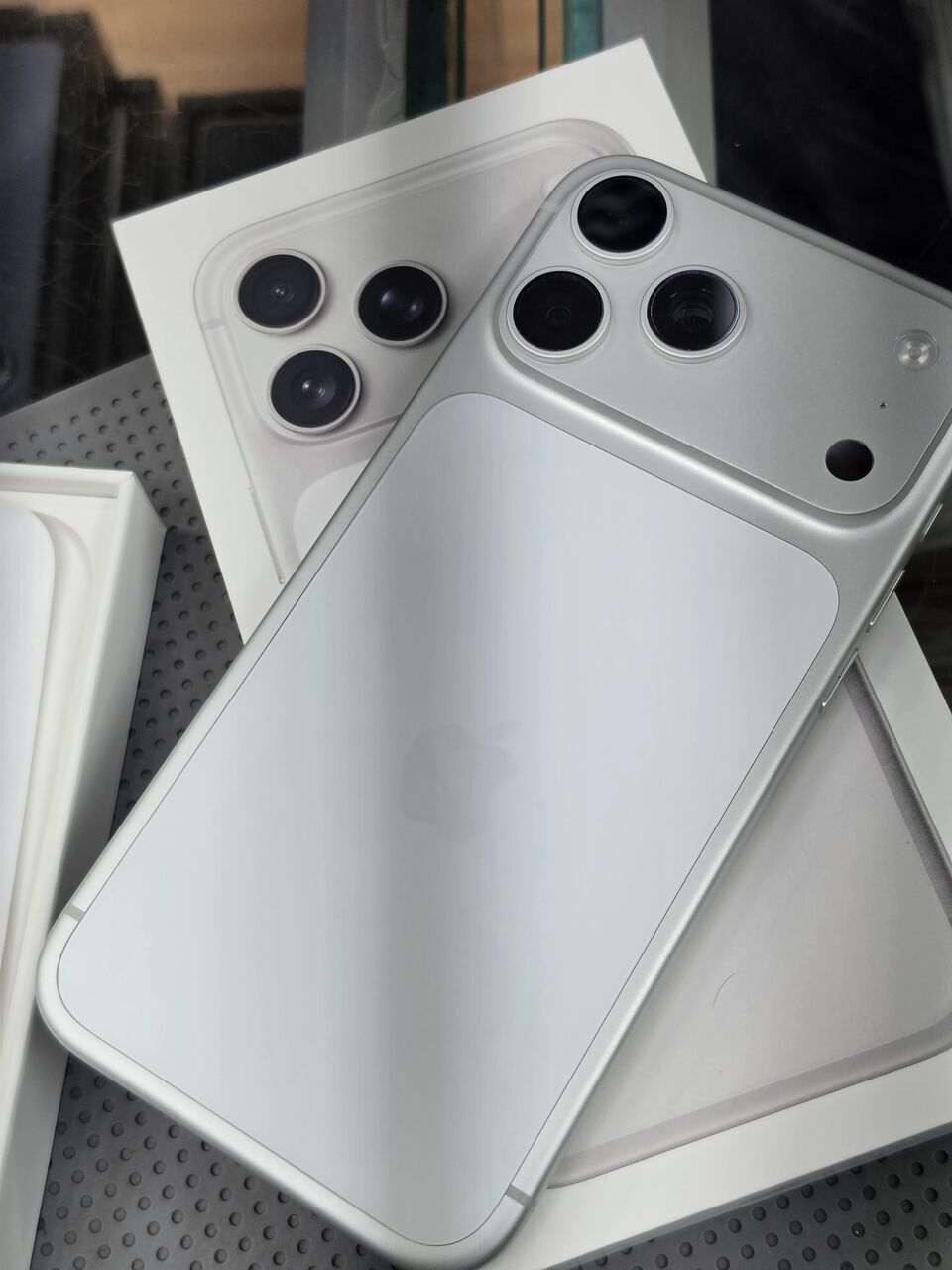 SAR 4500, IPhone 17 Pro Max Open Box