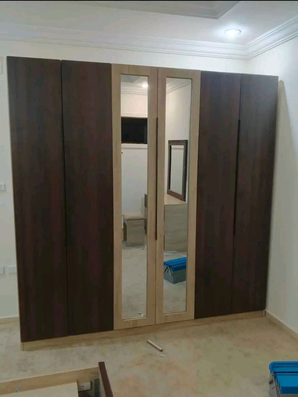 SAR 5, Classic And Durable Cupboard