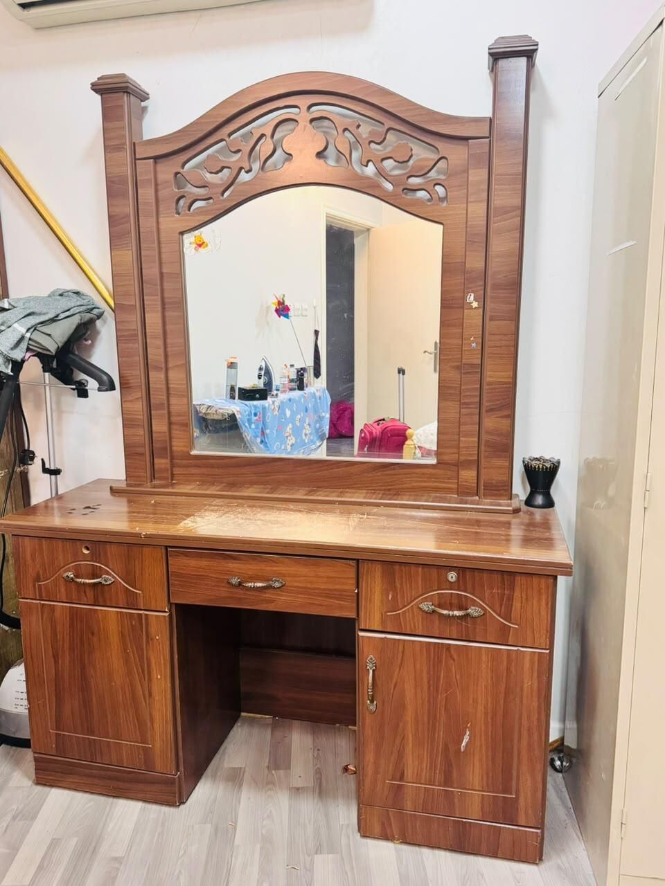 SAR 50, DRESSING TABLE
