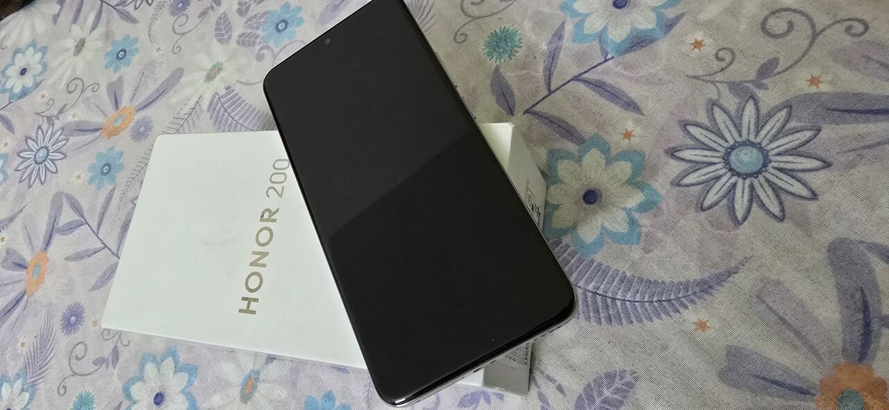 SAR 950, Honor200 Moonlight White 12GB in Riyadh