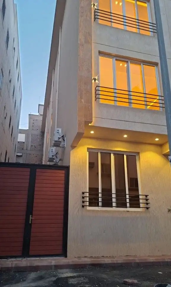 شقة تمليك جديده فاخره بناء شخصي جوار شارع الجيش