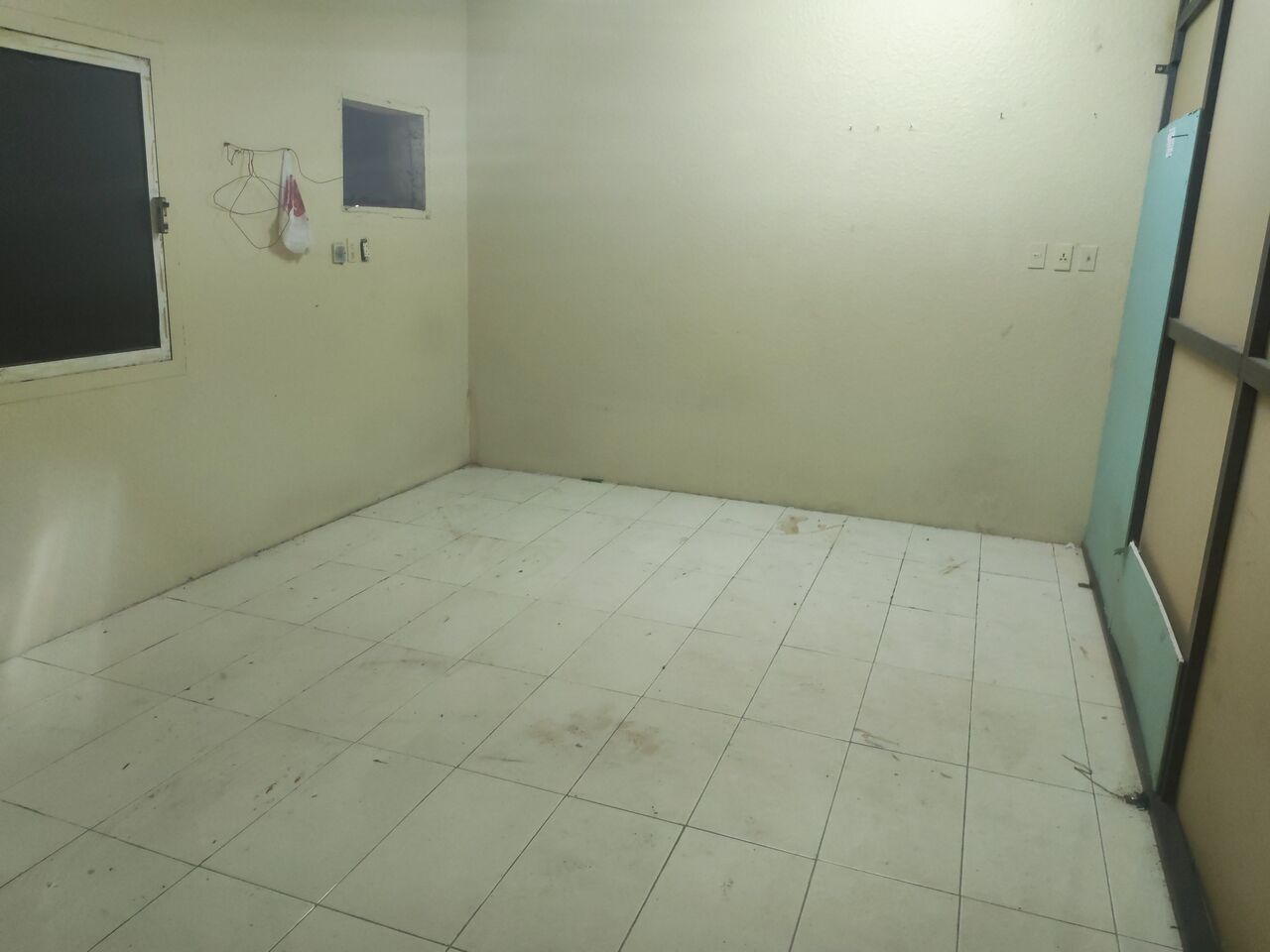 Spacious 18 Sqm Bachelor Room for Rent in Central Dammam
