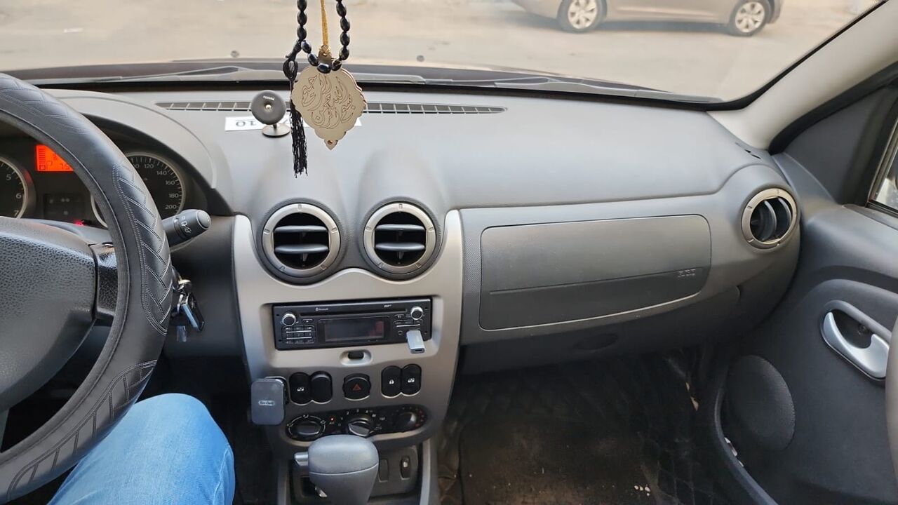 SR 17000, Renault Duster Metalic Brown in Mecca