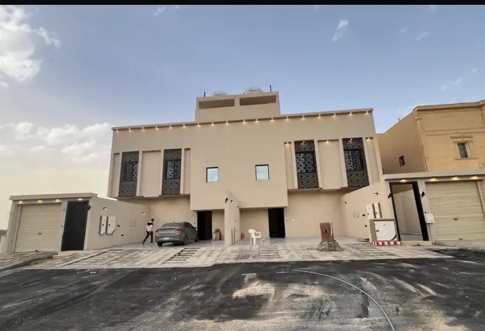 ادوار و شقق يوجد مصعد و بسعر مناسب