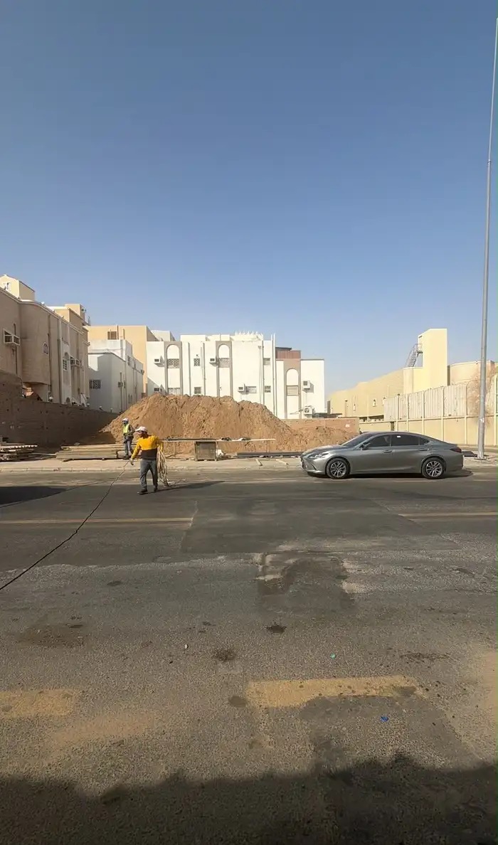 ارض بمكة حي المحمدية على شارعين 20 و15