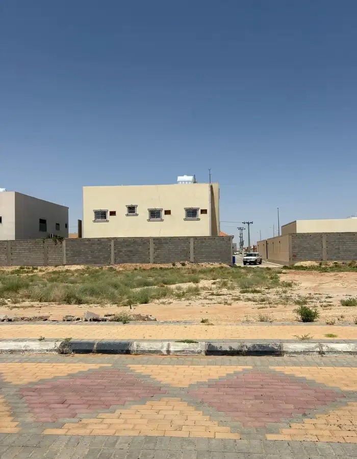 المذنب ارض سكنية- تجارية على سايدين