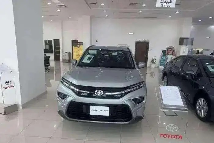 تويوتا اوربان كروزر GLX 2026 سعودى فضي بطاقة