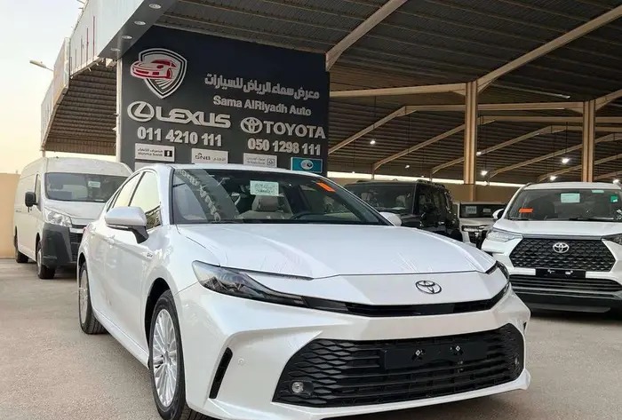تويوتا كامري E PLUS هايبرد 2026 سعودي