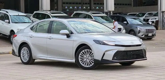 تويوتا كامري LE بنزين فتحة- 2026- وارد في الرياض