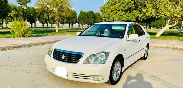 تويوتا كروان رويال جي فل 2000 بدي محركات في الدمام