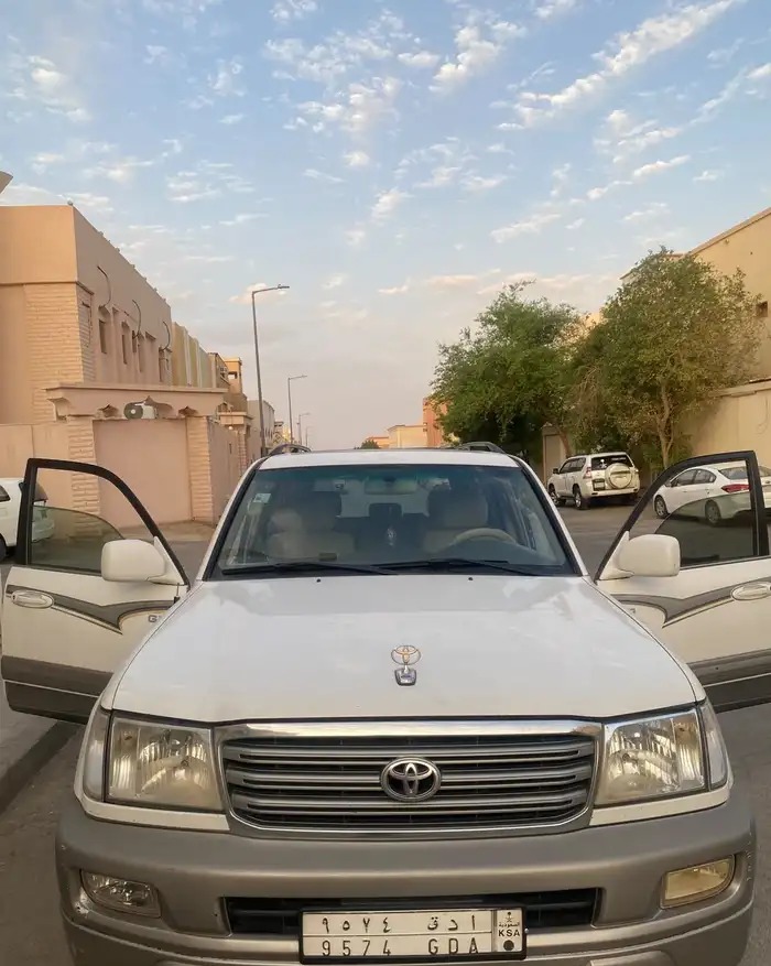تويوتا لاندكروزر 2005