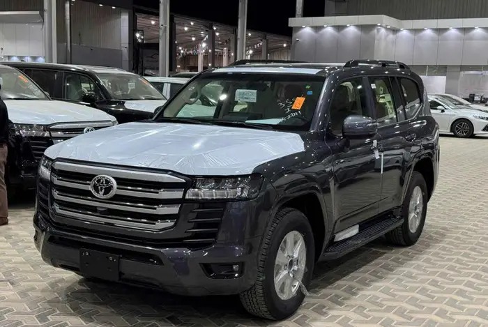 تويوتا لاندكروزر جي اكس ار رقم 2 رمادي بنزين 2026