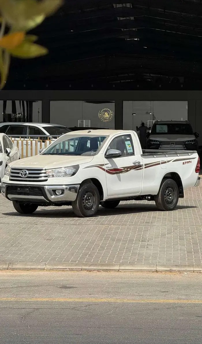 تويوتا هايلكس غمارة جير عادي بنزين 2026 في الرياض