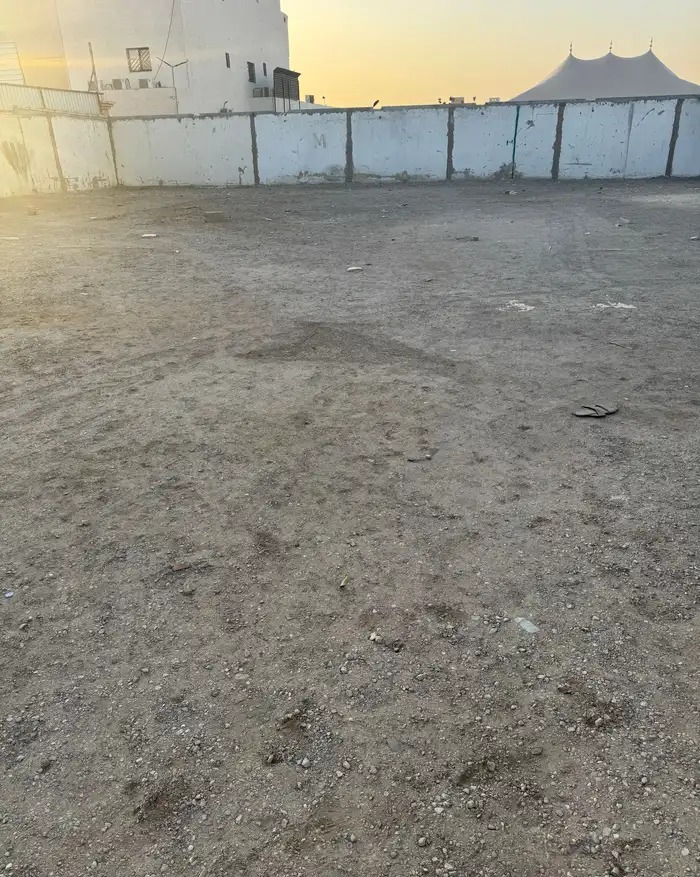 حوش كبير وواسع للإيجار بحي البيان