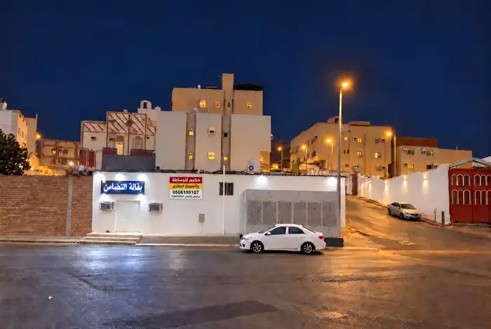 دور مع بقالة مرخصة في منزلان شعبي داخل الحد