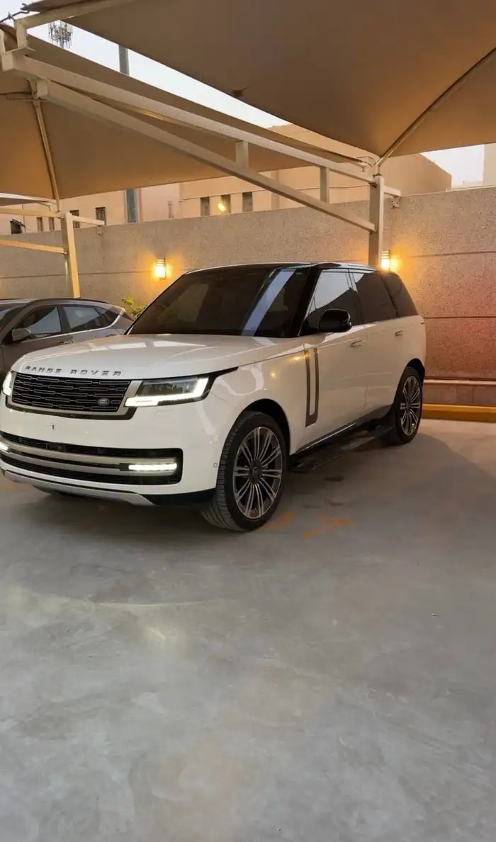 رنج روفر. 2022. سعودي ناغي. HSE فل كامل. 8. سلندر