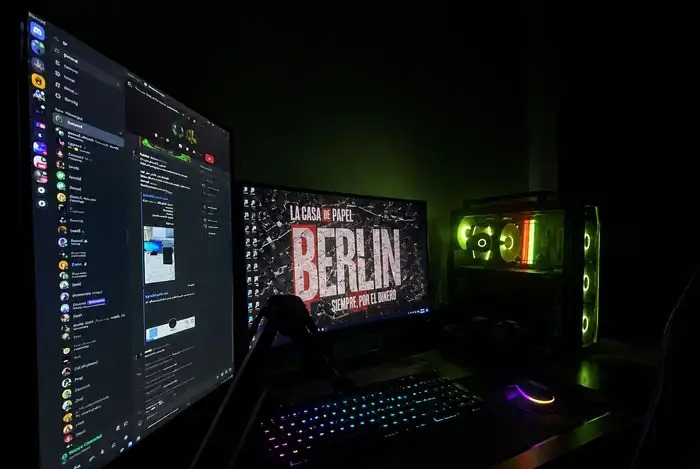 شاشتين قيمنق بيع مستعجل 200hz