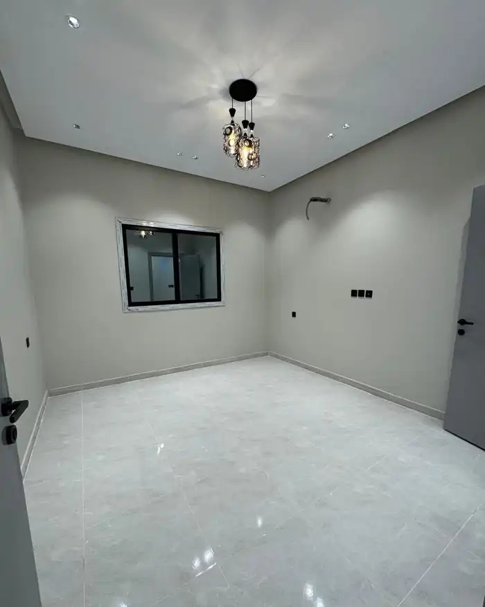 شقه ارضيه بحي البوادي تصميم مميز مساحات كبيره