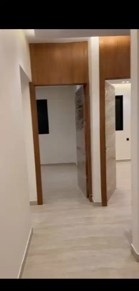 شقه جديده للايجار بالمهديه 3 غرف وصاله 35 الف