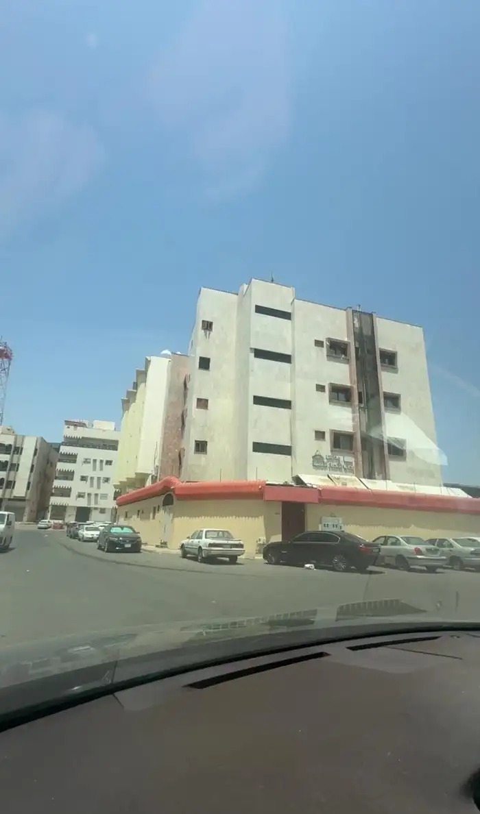 عمارة سكنية في حي قباء بسعر منافس جداً