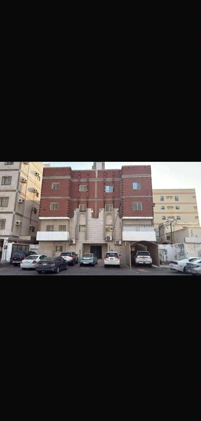 عمارة في شارع عمره النجاريه حي المروة مدينة جدة